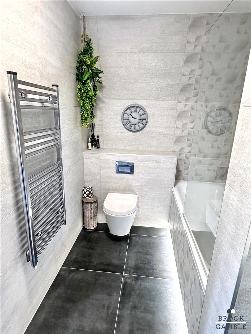 1 Bedroom Apartment - Conversion. Gildredge Road in Eastbourne,  15